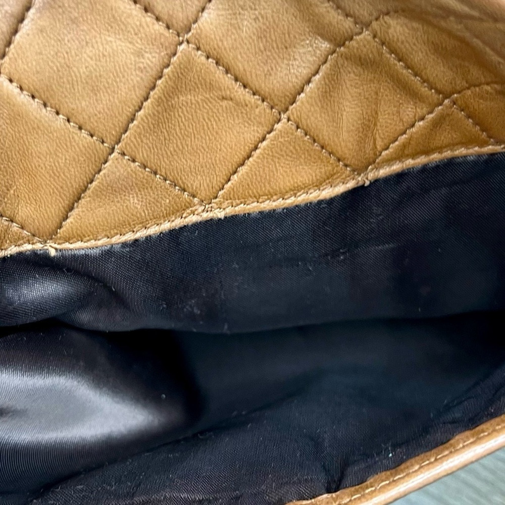 Vintage CHANEL CC Tassel Camera Bag in Tan Leather - GUC - Picture 13 of 14